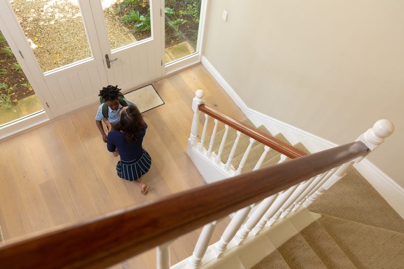 Peindre une cage d'escalier en hauteur, les astuces pour ne pas se casser le cou