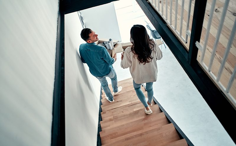 Peindre une cage d'escalier en hauteur, les astuces pour ne pas se casser le cou