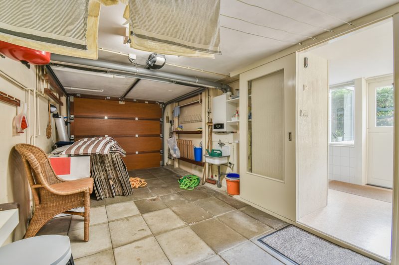 Isoler le plafond d'un garage, la solution la plus efficace pour le budget
